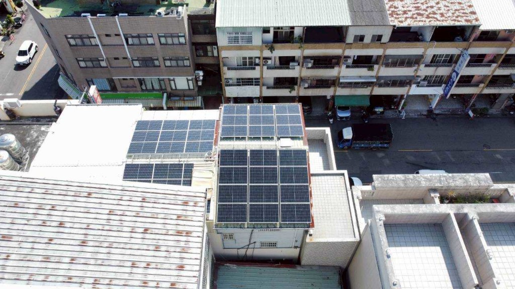 太陽能搭配儲能案場屋頂光電空拍