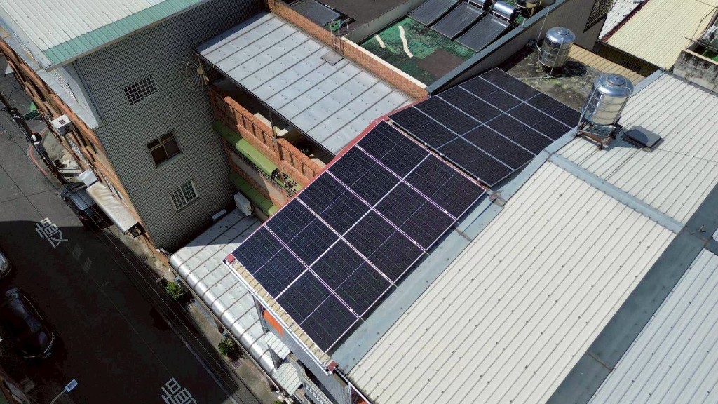 家用商用儲能搭配屋頂太陽能光電空拍